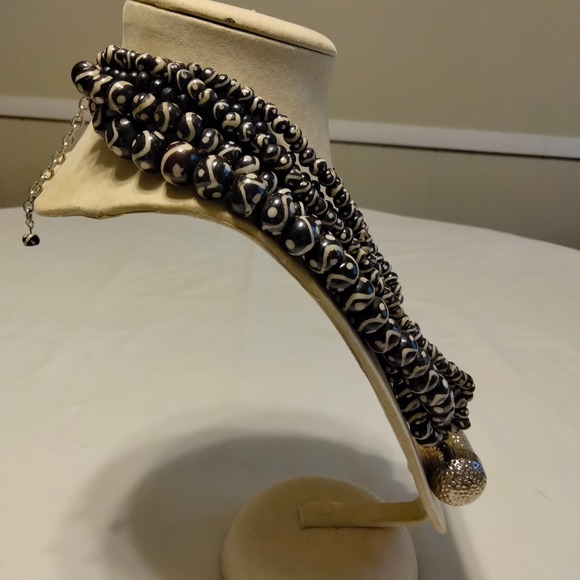 Iris Apfel & Bajalia Silver Toned Metal & Black/White Chunky Statement Necklace - Picture 8 of 11